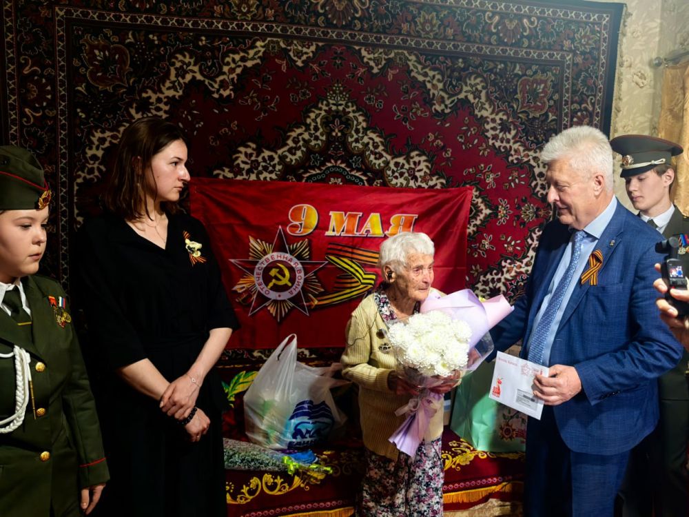 Сергей Козенко: Сегодня, в преддверии знаменательной даты – 80-летия Великой Победы, вместе с председателем Совета Краснодонского муниципального округа Владимиром Шавлаем, заместителем председателя Молодежной палаты при... Сергей Козенко: Сегодня, в преддверии знаменательной даты – 80-летия Великой Победы, вместе с председателем Совета Краснодонского муниципального округа Владимиром Шавлаем, заместителем председателя Молодежной палаты при...