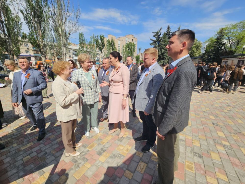 Ольга Бас: Сегодня имела честь участвовать совместно с руководством педагогического университета и почетными гостями в открытии планшетной выставки «Бессмертный полк ЛГПУ», посвященной 80-летию Победы Ольга Бас: Сегодня имела честь участвовать совместно с руководством педагогического университета и почетными гостями в открытии планшетной выставки «Бессмертный полк ЛГПУ», посвященной 80-летию Победы