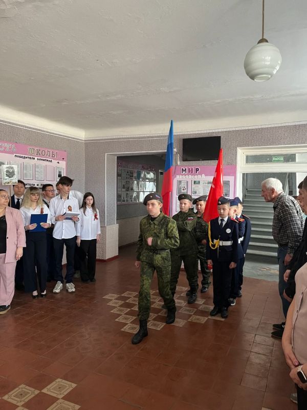 В Лутугинской средней школе № 2 состоялась торжественная линейка, посвященная 80-летию Победы в Великой Отечественной войне В Лутугинской средней школе № 2 состоялась торжественная линейка, посвященная 80-летию Победы в Великой Отечественной войне