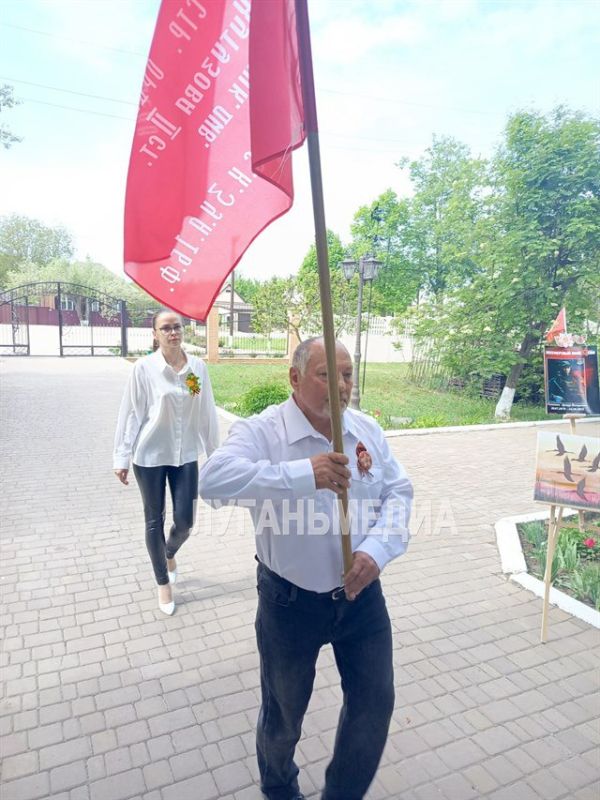 В честь Дня Победы в Сватовской специальной (коррекционной) школе-интернате состоялось торжественное мероприятие, посвящённое акции «Бессмертный полк» В честь Дня Победы в Сватовской специальной (коррекционной) школе-интернате состоялось торжественное мероприятие, посвящённое акции «Бессмертный полк»