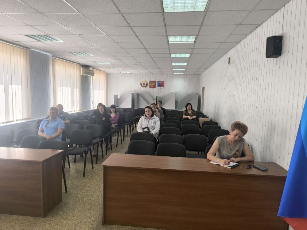 Альберт Зинченко: Сегодня заместитель Главы Станично-Луганского МО Анна Кулиш, провела очередное заседание муниципальной комиссии по делам несовершеннолетних и защите их прав Станично-Луганского МО ЛНР Альберт Зинченко: Сегодня заместитель Главы Станично-Луганского МО Анна Кулиш, провела очередное заседание муниципальной комиссии по делам несовершеннолетних и защите их прав Станично-Луганского МО ЛНР
