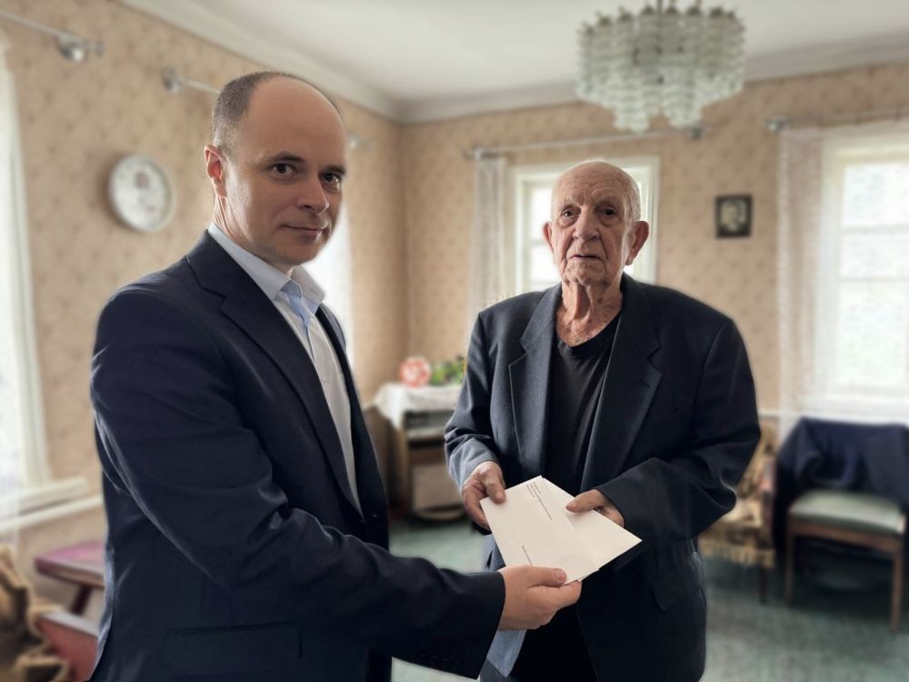 Сергей Соловьев: Накануне празднования 80-летия Великой Победы передал традиционные поздравления от Главы Луганской Народной Республики Леонида Ивановича Пасечника нашим дорогим ветеранам: Бокареву Григорию Михайловичу... Сергей Соловьев: Накануне празднования 80-летия Великой Победы передал традиционные поздравления от Главы Луганской Народной Республики Леонида Ивановича Пасечника нашим дорогим ветеранам: Бокареву Григорию Михайловичу...