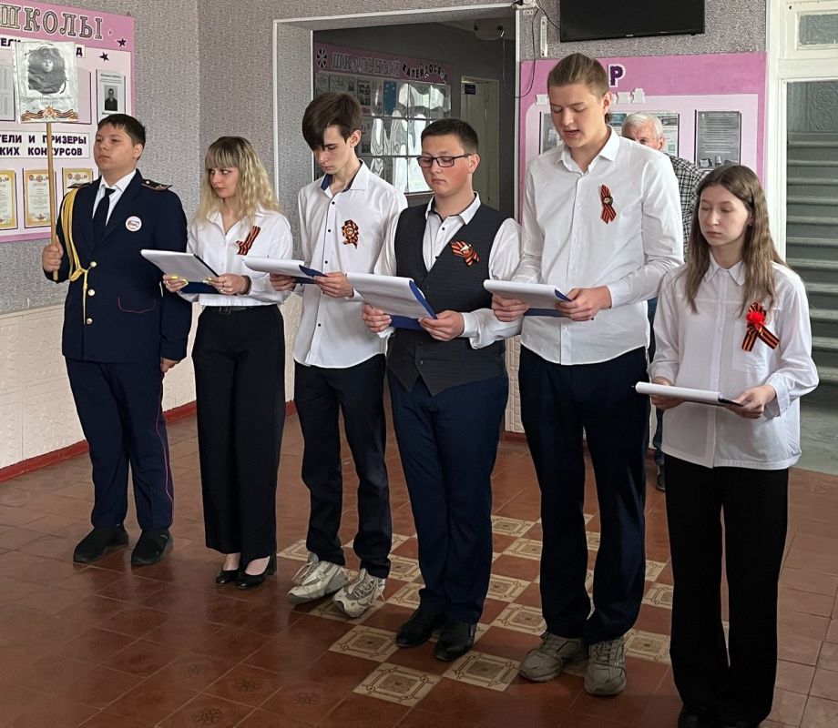 В Лутугинской средней школе № 2 состоялась торжественная линейка, посвященная 80-летию Победы в Великой Отечественной войне В Лутугинской средней школе № 2 состоялась торжественная линейка, посвященная 80-летию Победы в Великой Отечественной войне