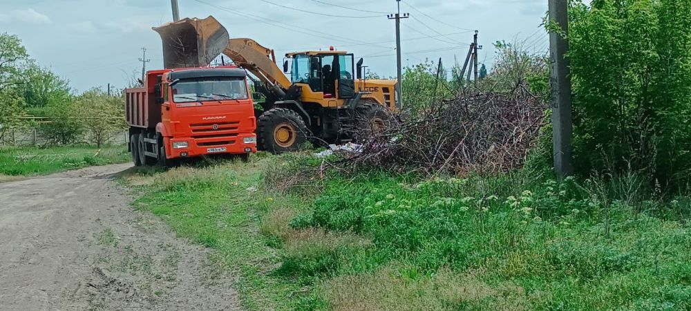 Виктория Сергеева: Коммунальщики в действии. В рамках ежедневных работ коммунальные службы города Кировска выполнили ряд работ по благоустройству территории городского округа Виктория Сергеева: Коммунальщики в действии. В рамках ежедневных работ коммунальные службы города Кировска выполнили ряд работ по благоустройству территории городского округа