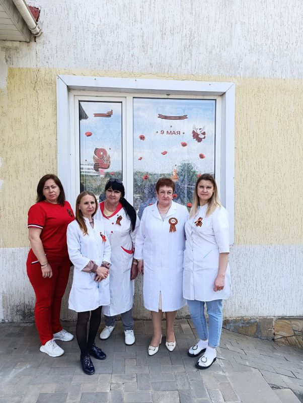 Сотрудники ГБУЗ «Луганская городская детская поликлиника №2 " ЛНР присоединились к Всероссийским патриотическим акциям «Бессмертный полк», «Стена Памяти» и «Окна Победы» Сотрудники ГБУЗ «Луганская городская детская поликлиника №2 " ЛНР присоединились к Всероссийским патриотическим акциям «Бессмертный полк», «Стена Памяти» и «Окна Победы»