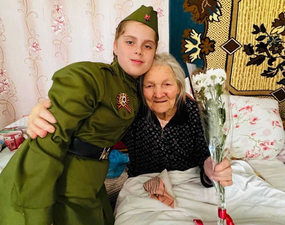 Андрей Рубанцов: В Ровеньках вручают персональные поздравительные письма с Днем Победы от Президента РФ Андрей Рубанцов: В Ровеньках вручают персональные поздравительные письма с Днем Победы от Президента РФ