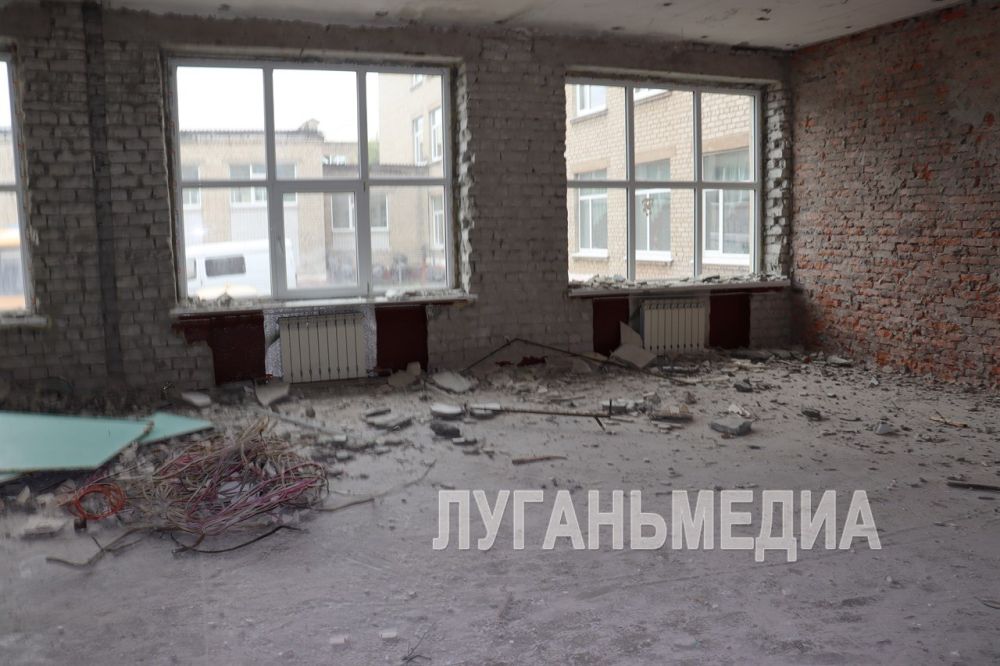 Побратимы из Красноярского края капитально ремонтируют Свердловский колледж Побратимы из Красноярского края капитально ремонтируют Свердловский колледж