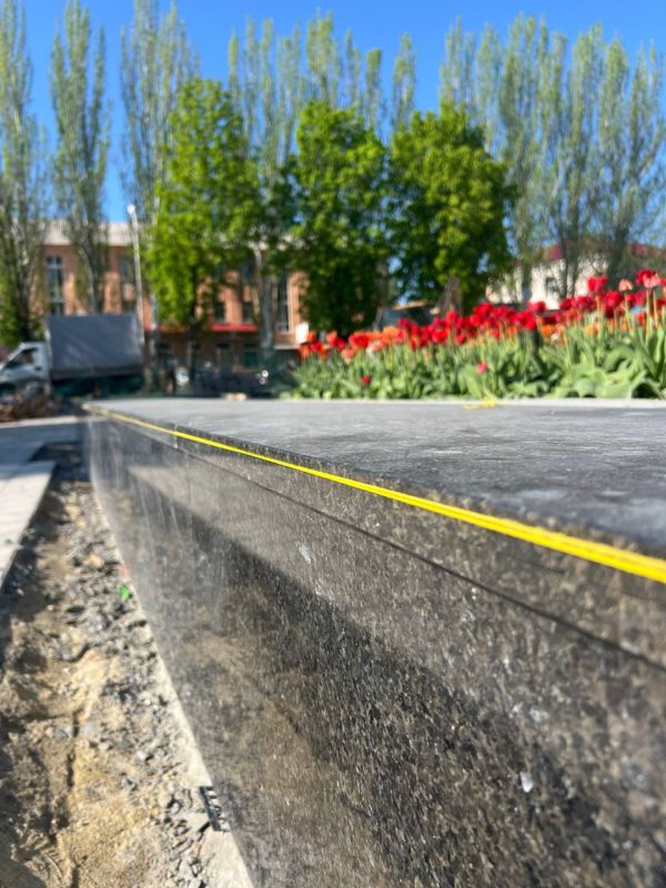 В Стаханове продолжается реконструкция Братской могилы партизан и подпольщиков времен Великой Отечественной войны В Стаханове продолжается реконструкция Братской могилы партизан и подпольщиков времен Великой Отечественной войны