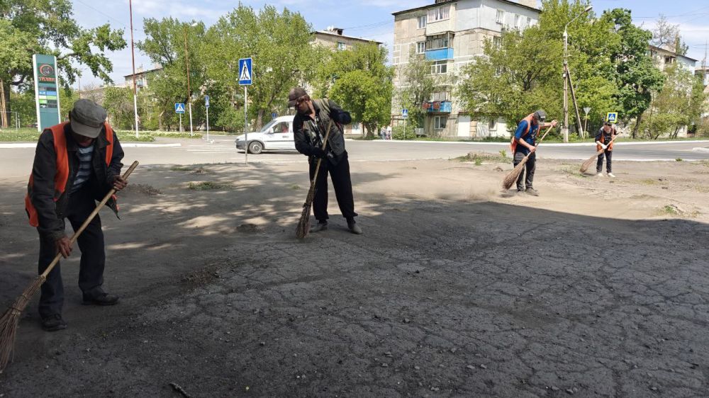 Виктория Сергеева: Коммунальщики в действии. В рамках ежедневных работ коммунальные службы города Кировска выполнили ряд работ по благоустройству территории городского округа Виктория Сергеева: Коммунальщики в действии. В рамках ежедневных работ коммунальные службы города Кировска выполнили ряд работ по благоустройству территории городского округа