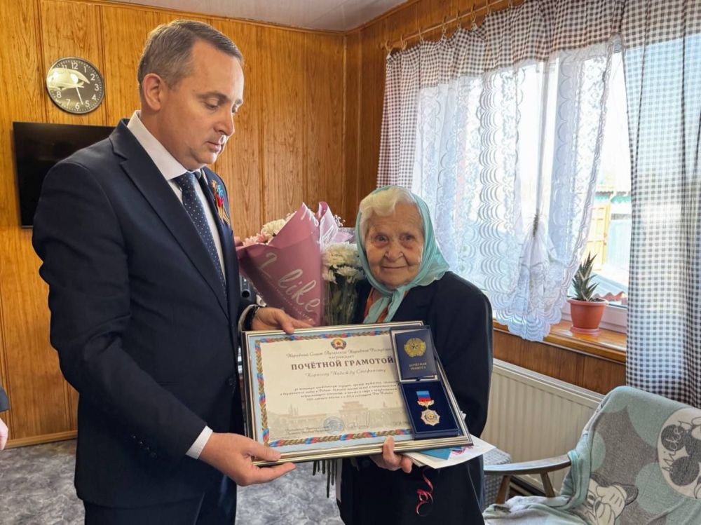 В Первомайске поздравили ветерана со 100-летним юбилеем и наступающим Днем Победы В Первомайске поздравили ветерана со 100-летним юбилеем и наступающим Днем Победы
