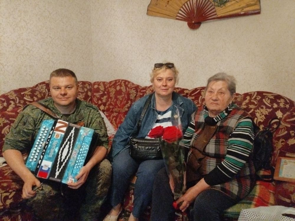 Ветераны Красного Луча получили праздничные поздравления к 80-летию Великой Победы Ветераны Красного Луча получили праздничные поздравления к 80-летию Великой Победы