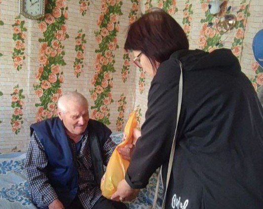 В Краснодонском комплексном центре поздравили ветеранов В Краснодонском комплексном центре поздравили ветеранов