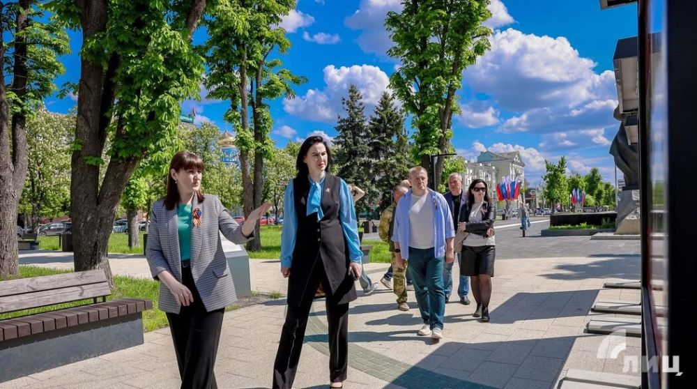 Яна Пащенко: ЛуганскИнформЦентр и Архивная служба ЛНР к 80-летию Победы открыли выставку «Мгновения Победы» в сквере имени Героев Великой Отечественной войны Яна Пащенко: ЛуганскИнформЦентр и Архивная служба ЛНР к 80-летию Победы открыли выставку «Мгновения Победы» в сквере имени Героев Великой Отечественной войны