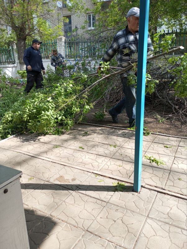 В преддверии 9 мая в Лисичанске продолжаются работы по приведению в порядок памятных мест В преддверии 9 мая в Лисичанске продолжаются работы по приведению в порядок памятных мест