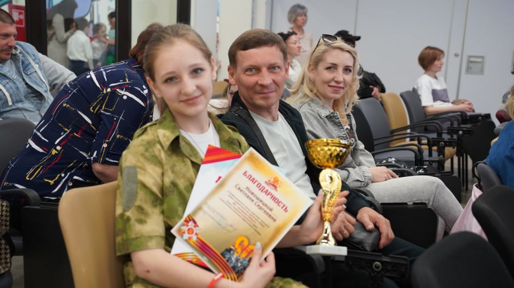В Луганске прошел гала-концерт «Мы – наследники Победы!» В Луганске прошел гала-концерт «Мы – наследники Победы!»