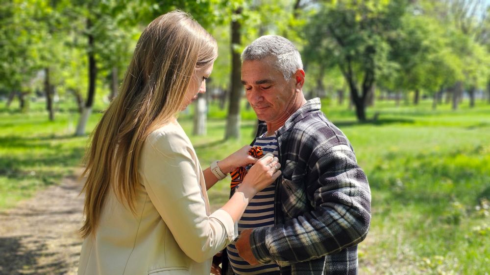 В рамках празднования Года защитника Отечества и в преддверии 80-летней годовщины со дня Победы в Великой Отечественной войне в пгт Дзержинский прошла патриотическая акция «Георгиевская ленточка», в которой приняли участие... В рамках празднования Года защитника Отечества и в преддверии 80-летней годовщины со дня Победы в Великой Отечественной войне в пгт Дзержинский прошла патриотическая акция «Георгиевская ленточка», в которой приняли участие...