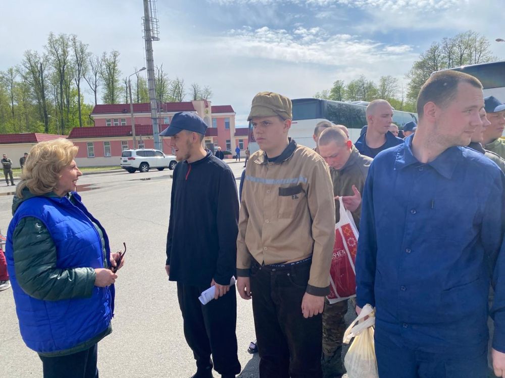 Татьяна Москалькова: Особенно волнительно и приятно в преддверии 80-летия Победы встретить на границе Белоруссии и Украины 205 наших защитников Родины, освобожденных благодаря Президенту Российской Федерации, Минобороны... Татьяна Москалькова: Особенно волнительно и приятно в преддверии 80-летия Победы встретить на границе Белоруссии и Украины 205 наших защитников Родины, освобожденных благодаря Президенту Российской Федерации, Минобороны...