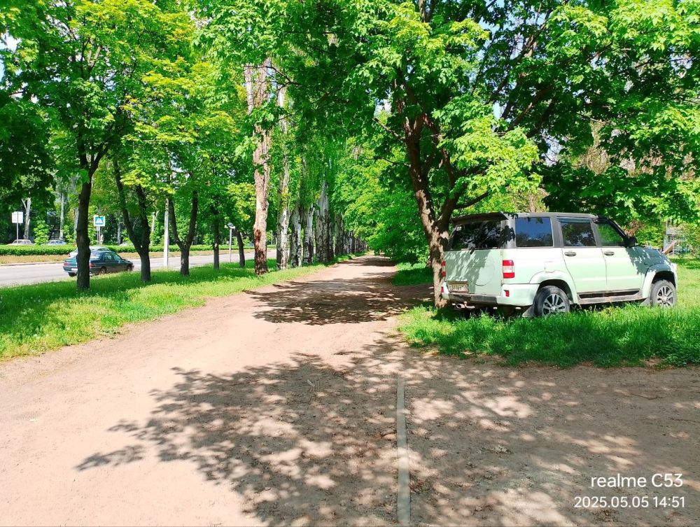 Администрация города предупреждает: стоянка автотранспортных средств на газонах будет караться по закону Администрация города предупреждает: стоянка автотранспортных средств на газонах будет караться по закону