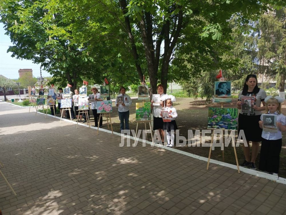 В честь Дня Победы в Сватовской специальной (коррекционной) школе-интернате состоялось торжественное мероприятие, посвящённое акции «Бессмертный полк» В честь Дня Победы в Сватовской специальной (коррекционной) школе-интернате состоялось торжественное мероприятие, посвящённое акции «Бессмертный полк»
