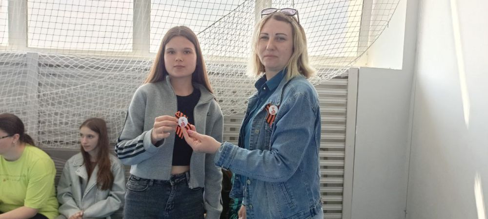 В преддверии 80-летия Дня Победы активисты партии «Единая Россия» совместно с учениками ГБОУ "Марковская гимназия" организовали мастер-класс по настольному теннису В преддверии 80-летия Дня Победы активисты партии «Единая Россия» совместно с учениками ГБОУ "Марковская гимназия" организовали мастер-класс по настольному теннису