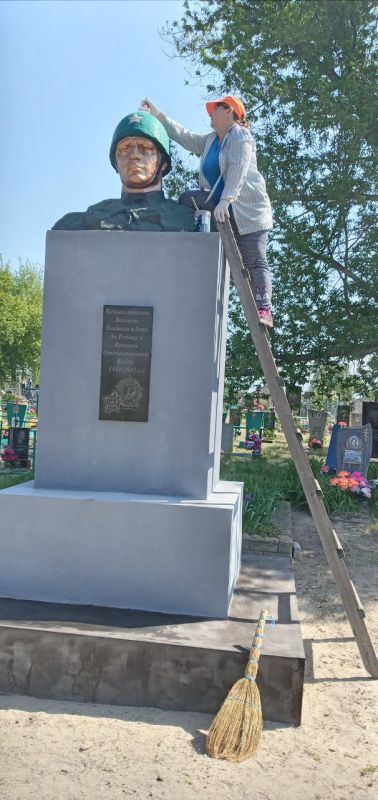 В с.Передельское к 80- летию Победы специалистами Передельского отдела жизнеобеспечения был произведён косметический ремонт Памятника Неизвестному Солдату В с.Передельское к 80- летию Победы специалистами Передельского отдела жизнеобеспечения был произведён косметический ремонт Памятника Неизвестному Солдату