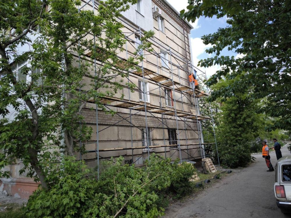 Специалисты из Прикамья обновили балконы в четырех многоквартирных домах Северодонецка Специалисты из Прикамья обновили балконы в четырех многоквартирных домах Северодонецка