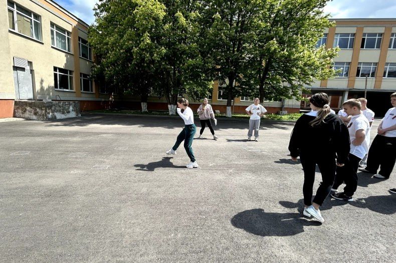 Свердловские активисты присоединились к Республиканскому форуму «Луганский характер – характер победителей» Свердловские активисты присоединились к Республиканскому форуму «Луганский характер – характер победителей»