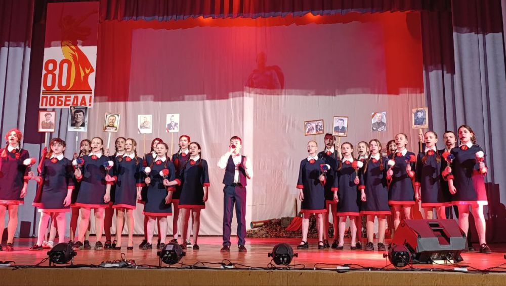 На сцене Дворца культуры им. Ленина состоялся театрализованный концерт «Через что мы прошли к Великой Победе», посвящённый 80-летию Победы в Великой Отечественной войне На сцене Дворца культуры им. Ленина состоялся театрализованный концерт «Через что мы прошли к Великой Победе», посвящённый 80-летию Победы в Великой Отечественной войне