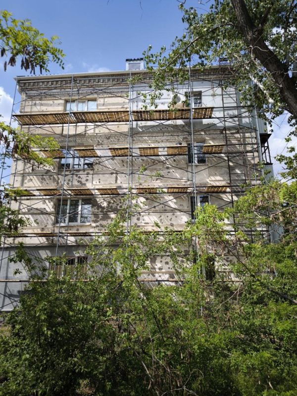Специалисты из Прикамья обновили балконы в четырех многоквартирных домах Северодонецка Специалисты из Прикамья обновили балконы в четырех многоквартирных домах Северодонецка