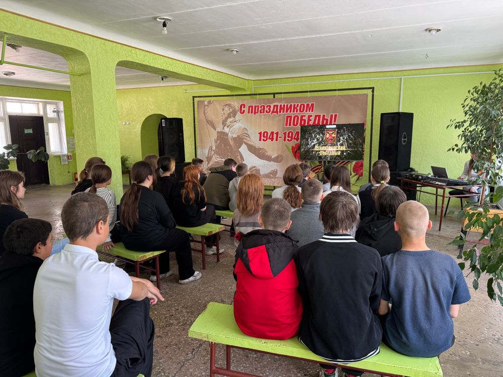 В Доме культуры им. Ленина пгт Новодарьевка состоялся кинопоказ документальной ленты «Ленинградский. Победный», приуроченный к празднованию 80-летия Победы В Доме культуры им. Ленина пгт Новодарьевка состоялся кинопоказ документальной ленты «Ленинградский. Победный», приуроченный к празднованию 80-летия Победы
