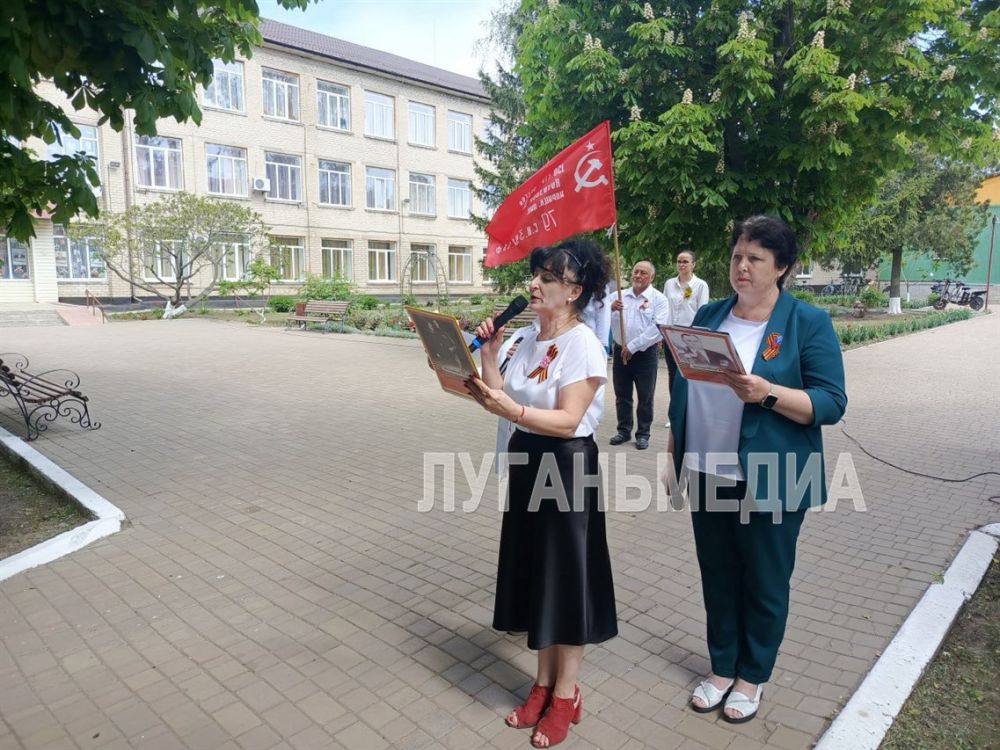 В честь Дня Победы в Сватовской специальной (коррекционной) школе-интернате состоялось торжественное мероприятие, посвящённое акции «Бессмертный полк» В честь Дня Победы в Сватовской специальной (коррекционной) школе-интернате состоялось торжественное мероприятие, посвящённое акции «Бессмертный полк»