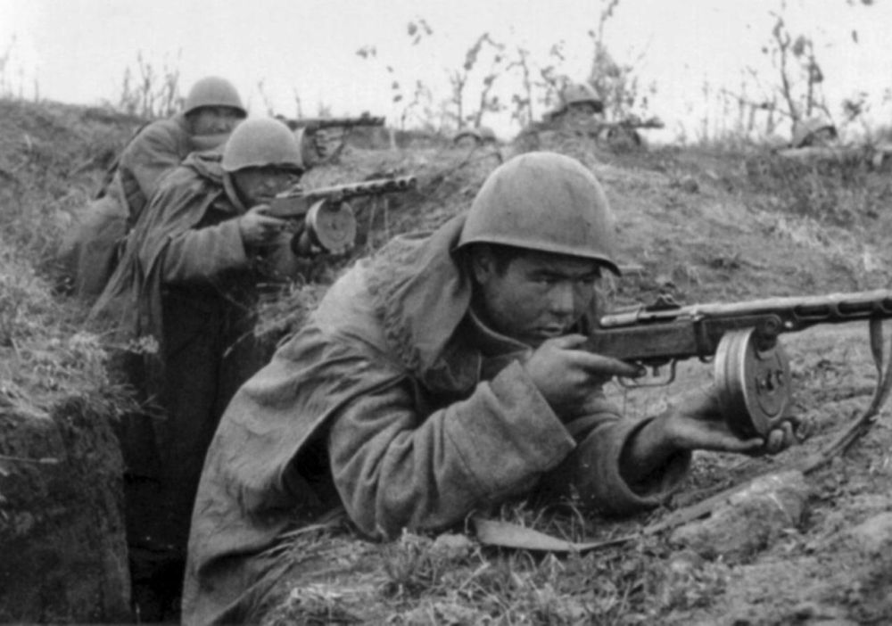 Оружие Победы: шлем СШ-40. СШ-40 — легендарный советский шлем, ставший символом мужества и защиты солдат Великой Отечественной войны Оружие Победы: шлем СШ-40. СШ-40 — легендарный советский шлем, ставший символом мужества и защиты солдат Великой Отечественной войны