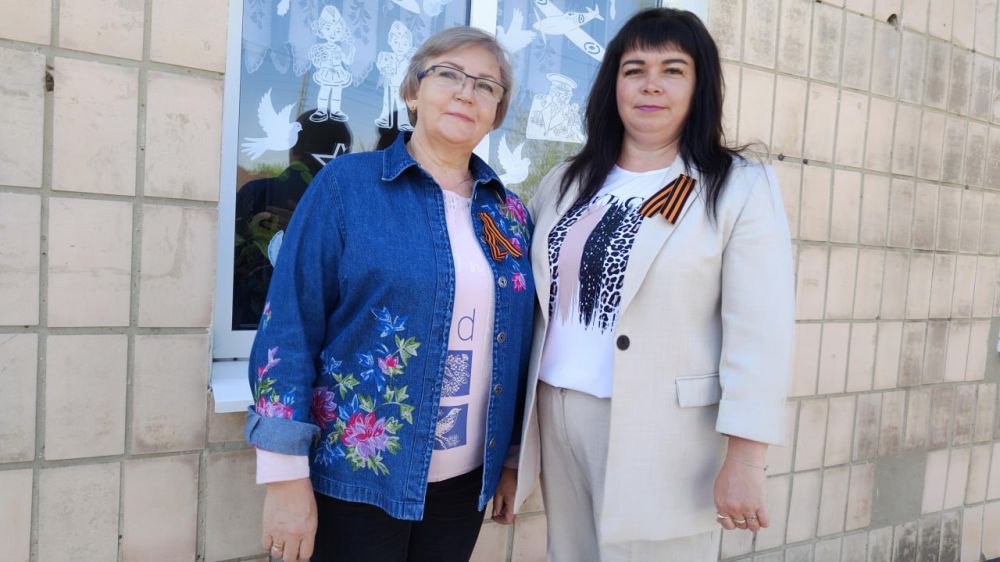 Ежегодно в преддверии Дня Победы в Великой Отечественной Войне активисты Партии «ЕДИНАЯ РОССИЯ» проводят масштабные патриотические акции «Окна Победы» и «Георгиевская лента» Ежегодно в преддверии Дня Победы в Великой Отечественной Войне активисты Партии «ЕДИНАЯ РОССИЯ» проводят масштабные патриотические акции «Окна Победы» и «Георгиевская лента»