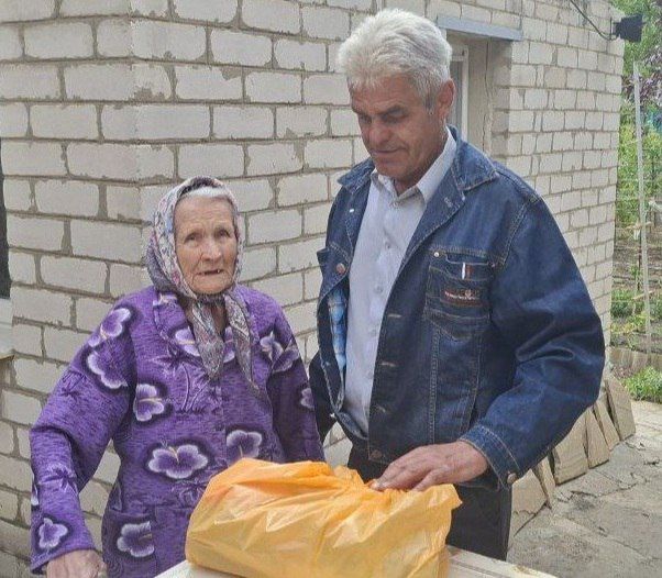 В Краснодонском комплексном центре поздравили ветеранов В Краснодонском комплексном центре поздравили ветеранов