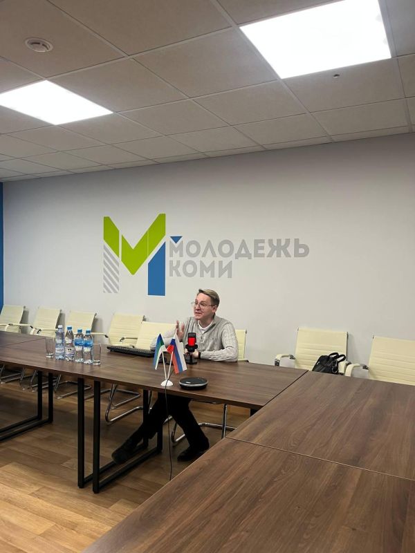 Сегодня в Сыктывкаре состоялся мастер-класс для молодёжи Ровеньков по организации патриотических мероприятий в онлайн-формате Сегодня в Сыктывкаре состоялся мастер-класс для молодёжи Ровеньков по организации патриотических мероприятий в онлайн-формате