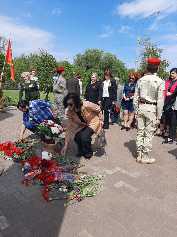 Начальник отделения МФЦ города Алчевска приняла участие в мероприятиях, посвященных 80-летию Великой Победы Начальник отделения МФЦ города Алчевска приняла участие в мероприятиях, посвященных 80-летию Великой Победы