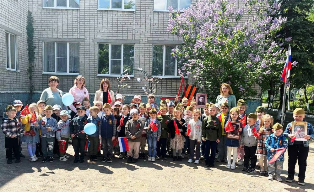 Открытие памятного знака в ГБДОУ ЛНР «АЯСКВ № 10 «Колокольчик» Открытие памятного знака в ГБДОУ ЛНР «АЯСКВ № 10 «Колокольчик»