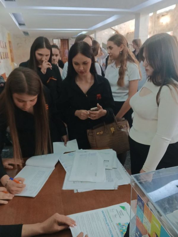 Андрей Рубанцов: В Ровеньках продолжается Всероссийское голосование за объекты для благоустройства в 2026 году в рамках федеральной программы "Формирование комфортной городской среды" Андрей Рубанцов: В Ровеньках продолжается Всероссийское голосование за объекты для благоустройства в 2026 году в рамках федеральной программы "Формирование комфортной городской среды"