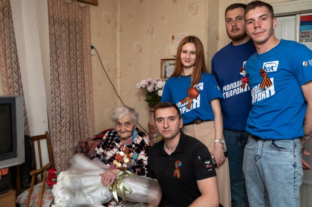 С благодарностью и теплом: молодогвардейцы продолжают поздравлять ветеранов с юбилеем Победы С благодарностью и теплом: молодогвардейцы продолжают поздравлять ветеранов с юбилеем Победы