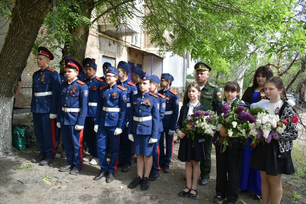 Стахановские единороссы поздравили участника ВОв с наступающим Днем Победы Стахановские единороссы поздравили участника ВОв с наступающим Днем Победы