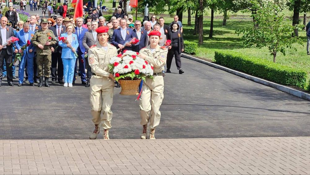 Максим Величко: Сегодня принял участие в торжественной церемонии поднятия Знамени Победы — официального символа Великой Победы нашего народа Максим Величко: Сегодня принял участие в торжественной церемонии поднятия Знамени Победы — официального символа Великой Победы нашего народа