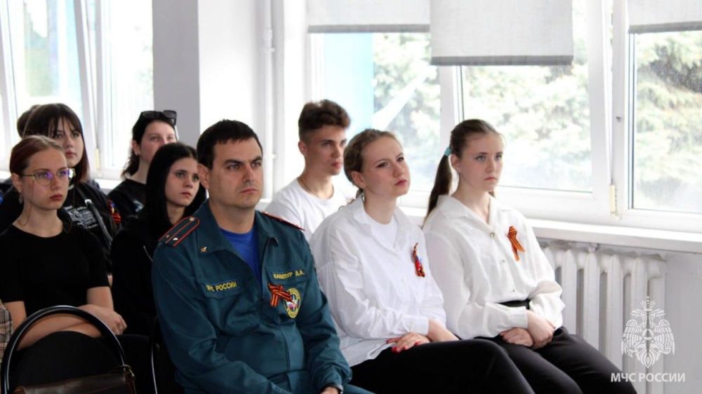 В Стаханове прошли открытые уроки по безопасности, приуроченные ко Дню Победы В Стаханове прошли открытые уроки по безопасности, приуроченные ко Дню Победы