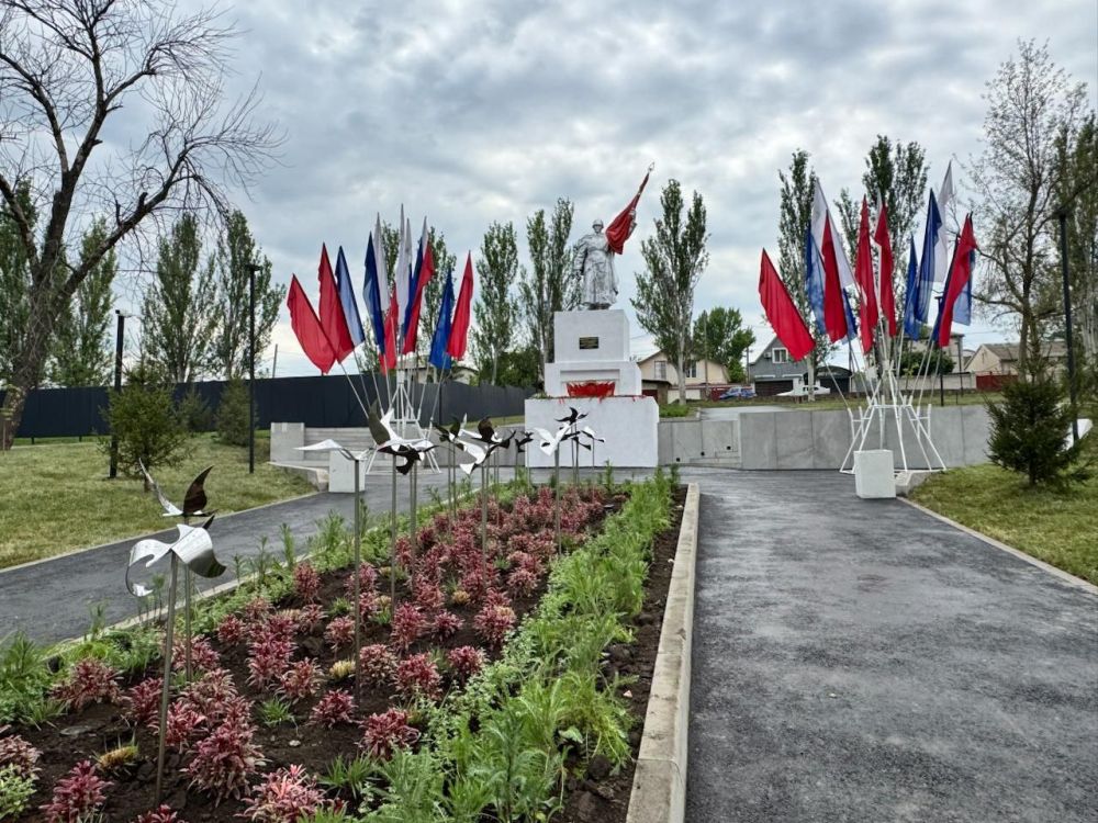 В Луганске открылся обновлённый сквер «Советскому солдату» В Луганске открылся обновлённый сквер «Советскому солдату»