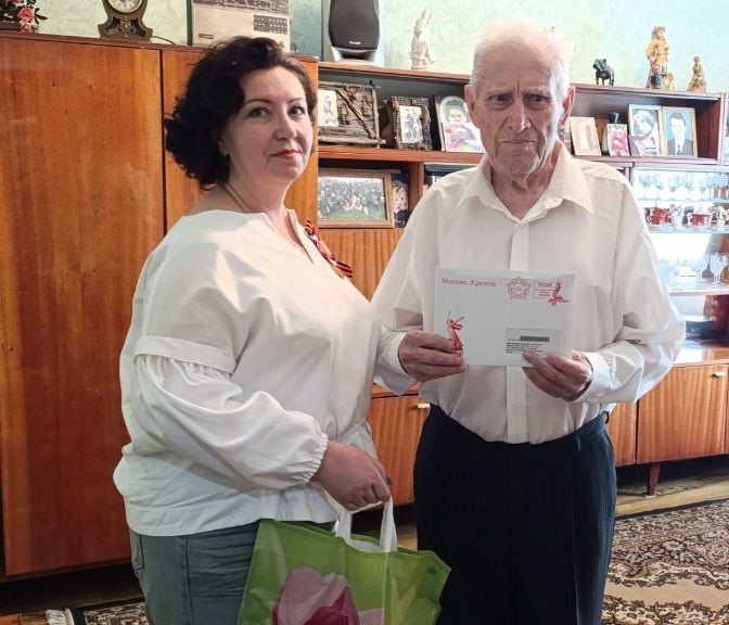 В преддверии празднования 80-летия Великой Победы по всей России выполняется важная миссия - вручение поздравительных писем от Президента Российской Федерации Владимира Путина ветеранам Великой Отечественной войны В преддверии празднования 80-летия Великой Победы по всей России выполняется важная миссия - вручение поздравительных писем от Президента Российской Федерации Владимира Путина ветеранам Великой Отечественной войны