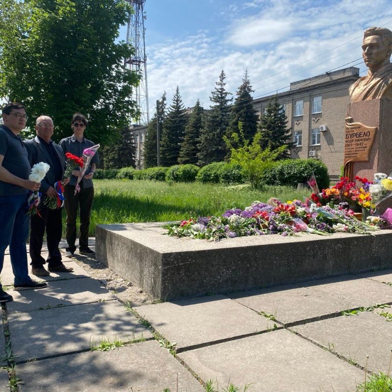 Трудовые коллективы Стаханова, Ирмино и Алмазной почтили память земляков, павших в годы Великой Отечественной войны Трудовые коллективы Стаханова, Ирмино и Алмазной почтили память земляков, павших в годы Великой Отечественной войны