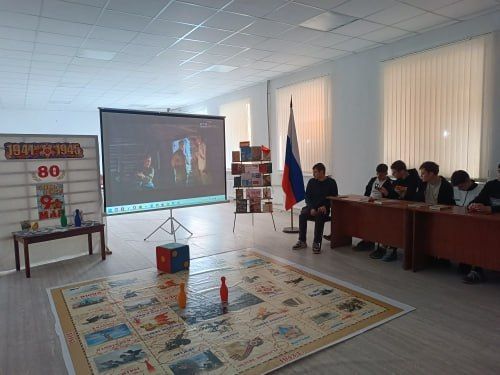 Накануне празднования 80-летия Победы в Великой Отечественной войне в Кировской центральной городской библиотеке прошла игра «Дорогами Победы», которую подарили коллеги из Иркутской областной юношеской библиотеки им И.П.... Накануне празднования 80-летия Победы в Великой Отечественной войне в Кировской центральной городской библиотеке прошла игра «Дорогами Победы», которую подарили коллеги из Иркутской областной юношеской библиотеки им И.П....