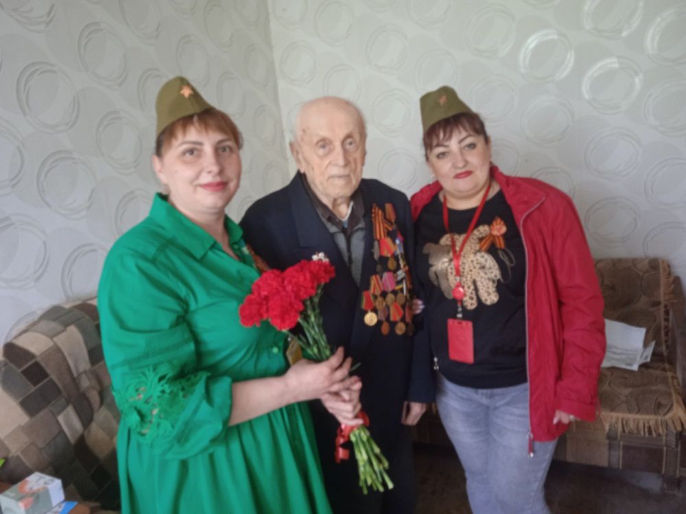 Мы помним тех, кто подарил нам мир и свободу! Мы помним тех, кто подарил нам мир и свободу!