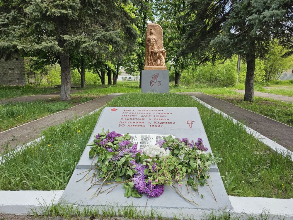 Трудовые коллективы Стаханова, Ирмино и Алмазной почтили память земляков, павших в годы Великой Отечественной войны Трудовые коллективы Стаханова, Ирмино и Алмазной почтили память земляков, павших в годы Великой Отечественной войны