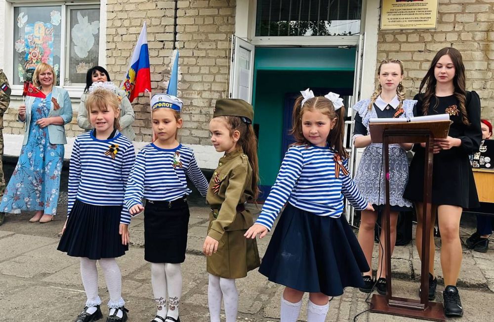Сегодня в Кленовской школе им. Гвардии капитана Д.М. Мирошникова прошел митинг и праздничный концерт «9 День мая» Сегодня в Кленовской школе им. Гвардии капитана Д.М. Мирошникова прошел митинг и праздничный концерт «9 День мая»