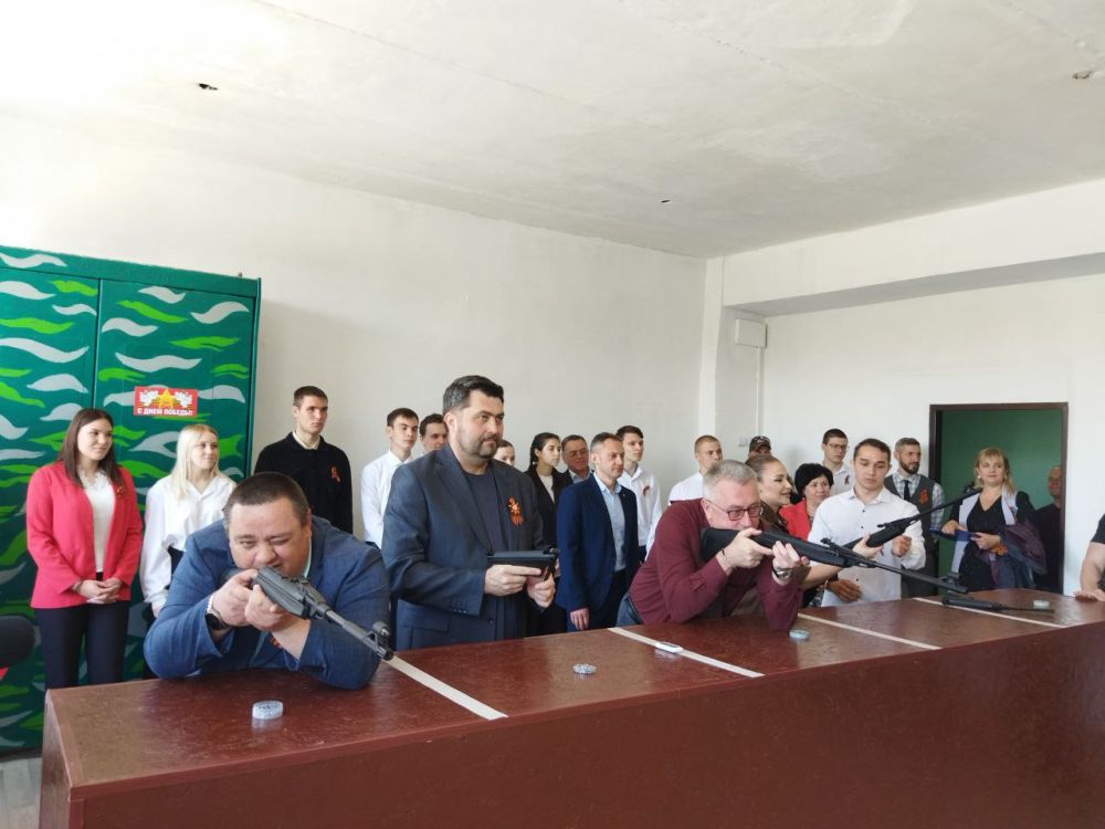 В Ровеньковском технико-экономическом колледже состоялось торжественное открытие тира, в рамках проекта «Студенческий тир СтрелОК», который стал победителем конкурса «Новая республика руками молодежи» В Ровеньковском технико-экономическом колледже состоялось торжественное открытие тира, в рамках проекта «Студенческий тир СтрелОК», который стал победителем конкурса «Новая республика руками молодежи»